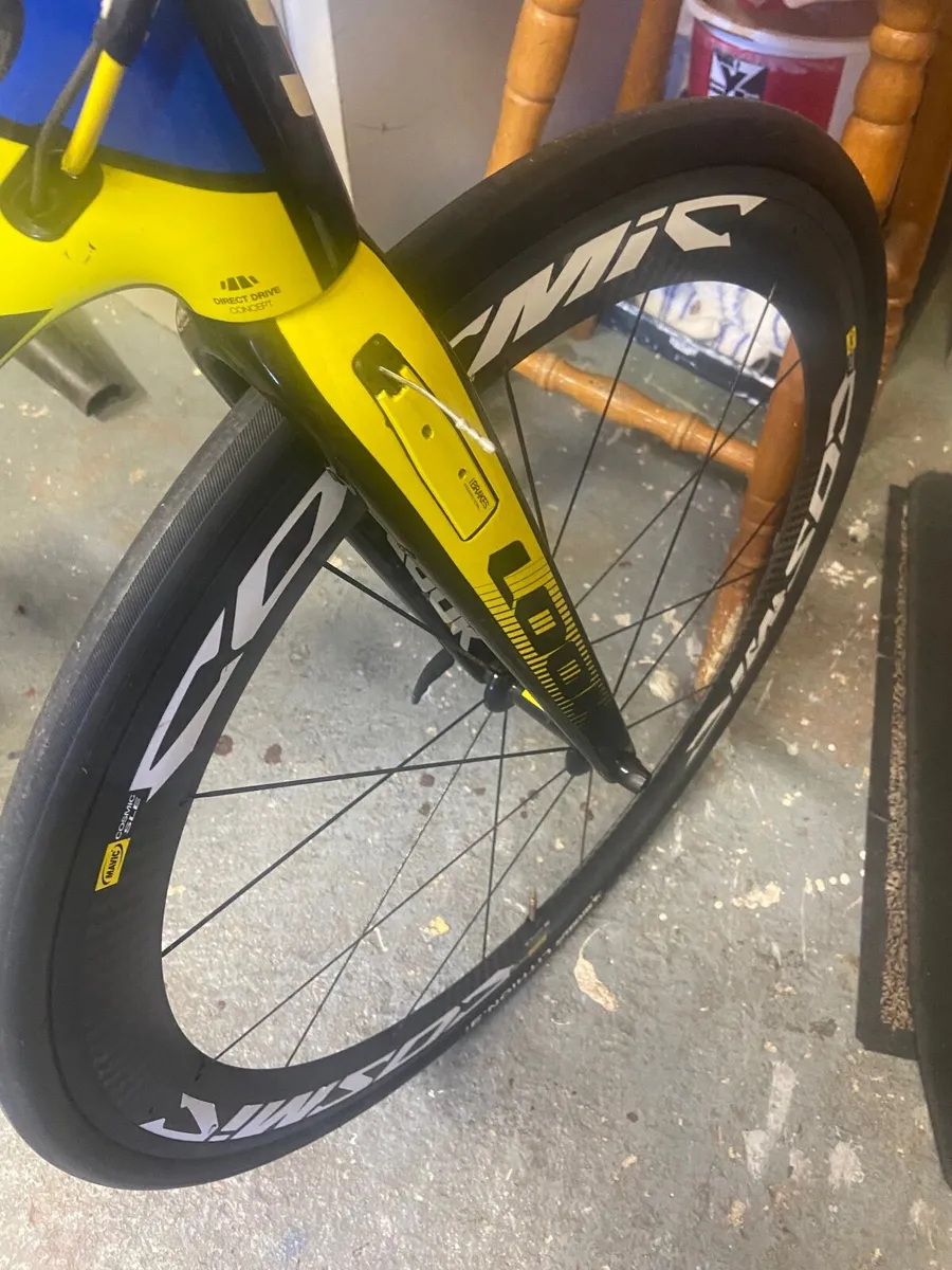 Carbon  fibre  mans racing bike Look695 - Image 3