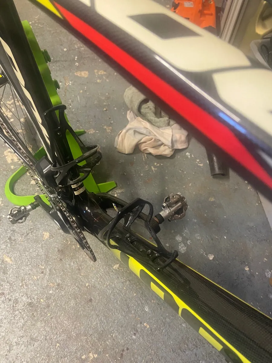 Carbon  fibre  mans racing bike Look695 - Image 4