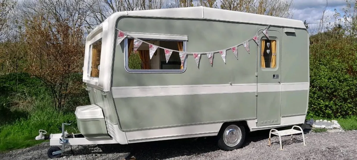 Vintage 4 berth caravan - Image 1