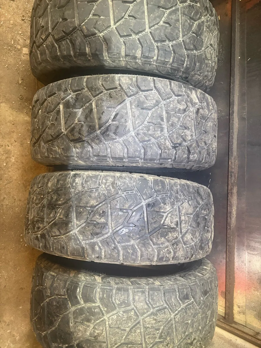 Jeep tyres 285/60/18 - Image 1