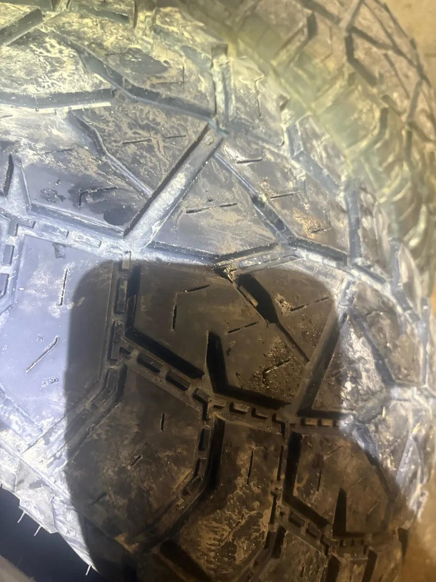 Jeep tyres 285/60/18 - Image 2