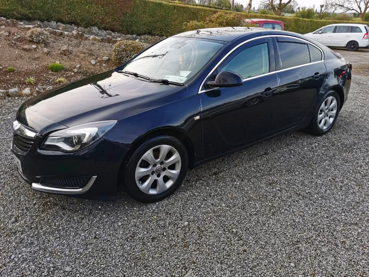 15 Opel Insignia - Image 1