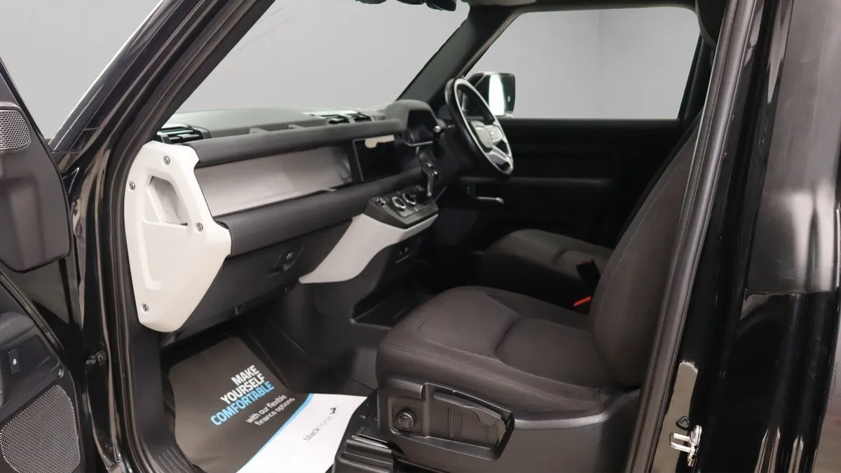 2023 Land Rover Defender Hard Top D250 - Image 4