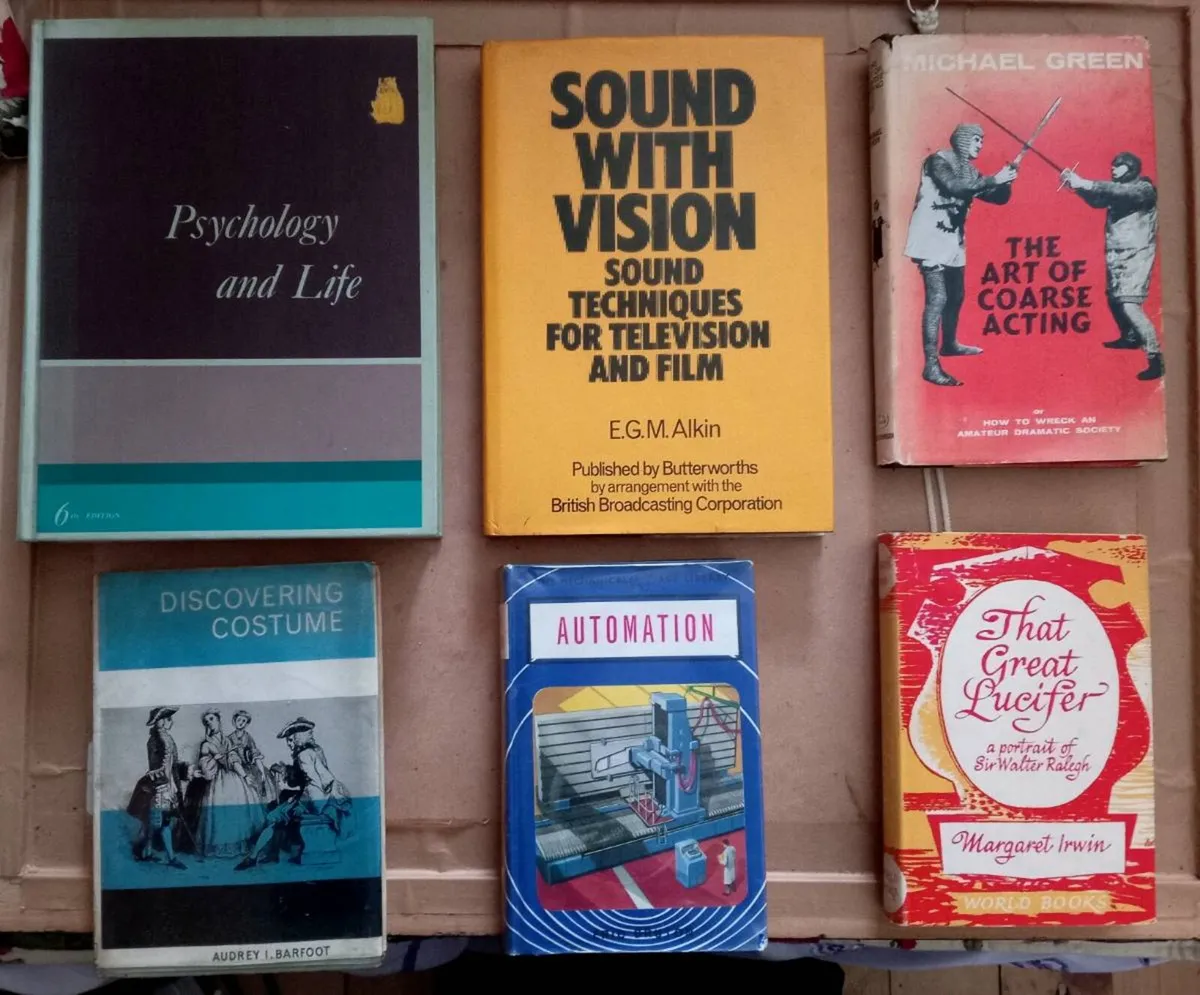 Various Vintage Books (5 photos) 3 For €20 - Image 1