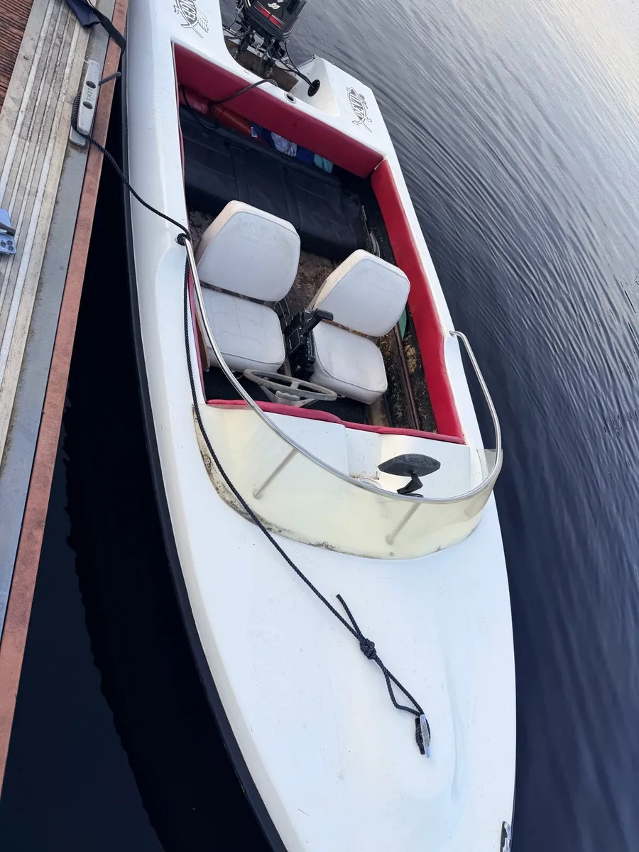 15ft speedboat engine and trailer - Image 1