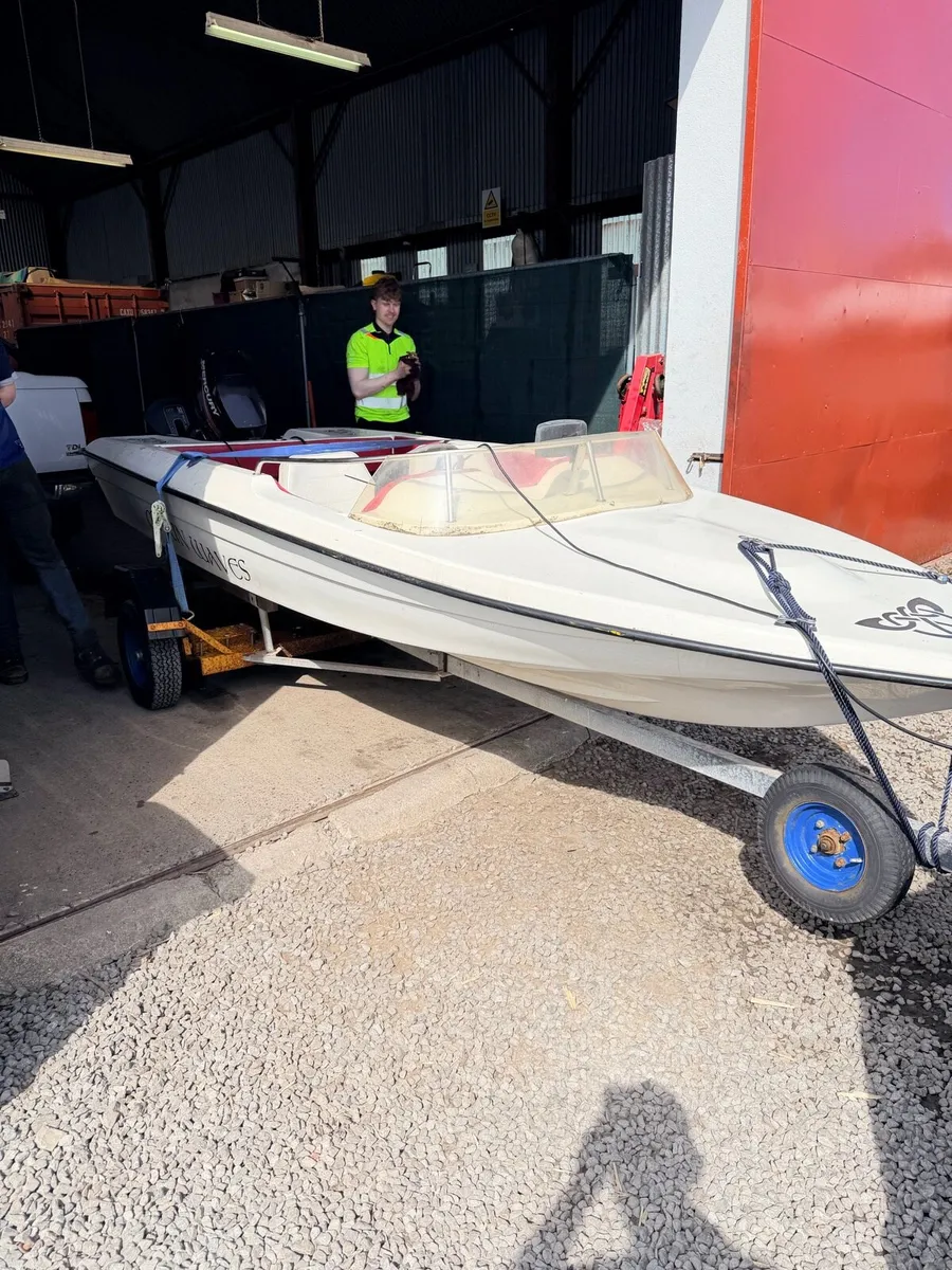 15ft speedboat engine and trailer - Image 2