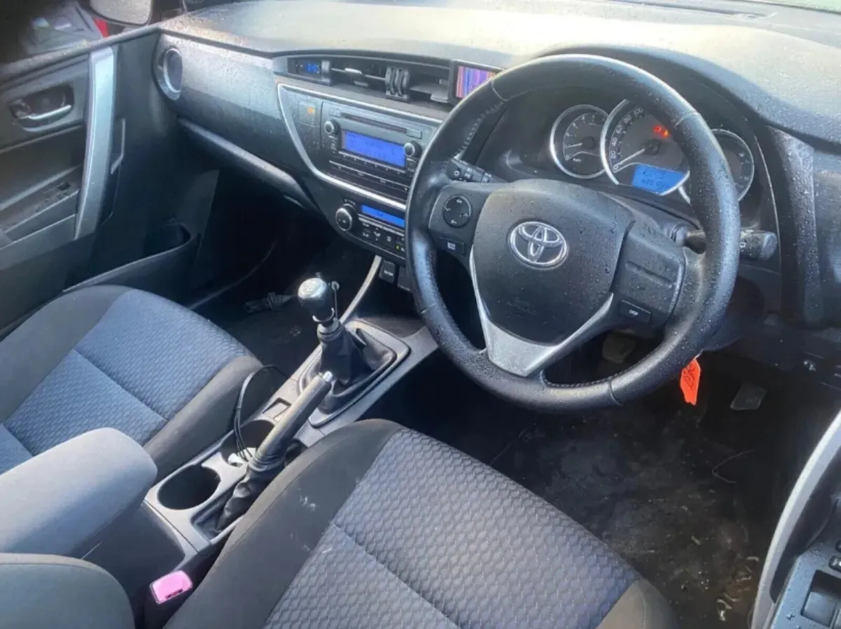 2014 Toyota Auris  1.4 D4D  Driving - Image 2