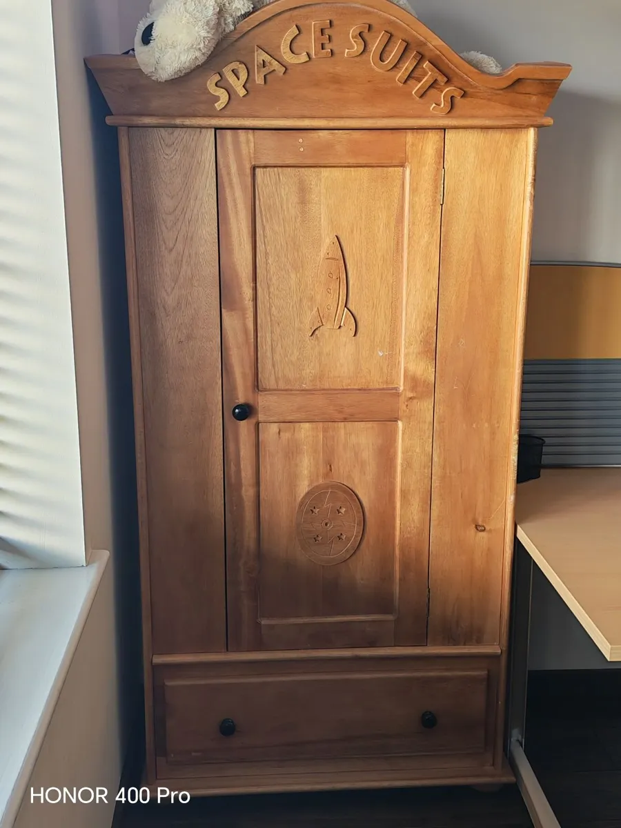 Unique kid's bed & wardrobe set - Image 1