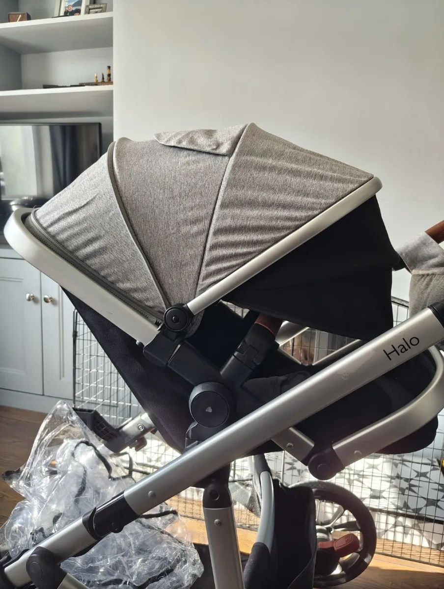 Zummi Halo Travel System and Maxi Cosi Car Seat - Image 2