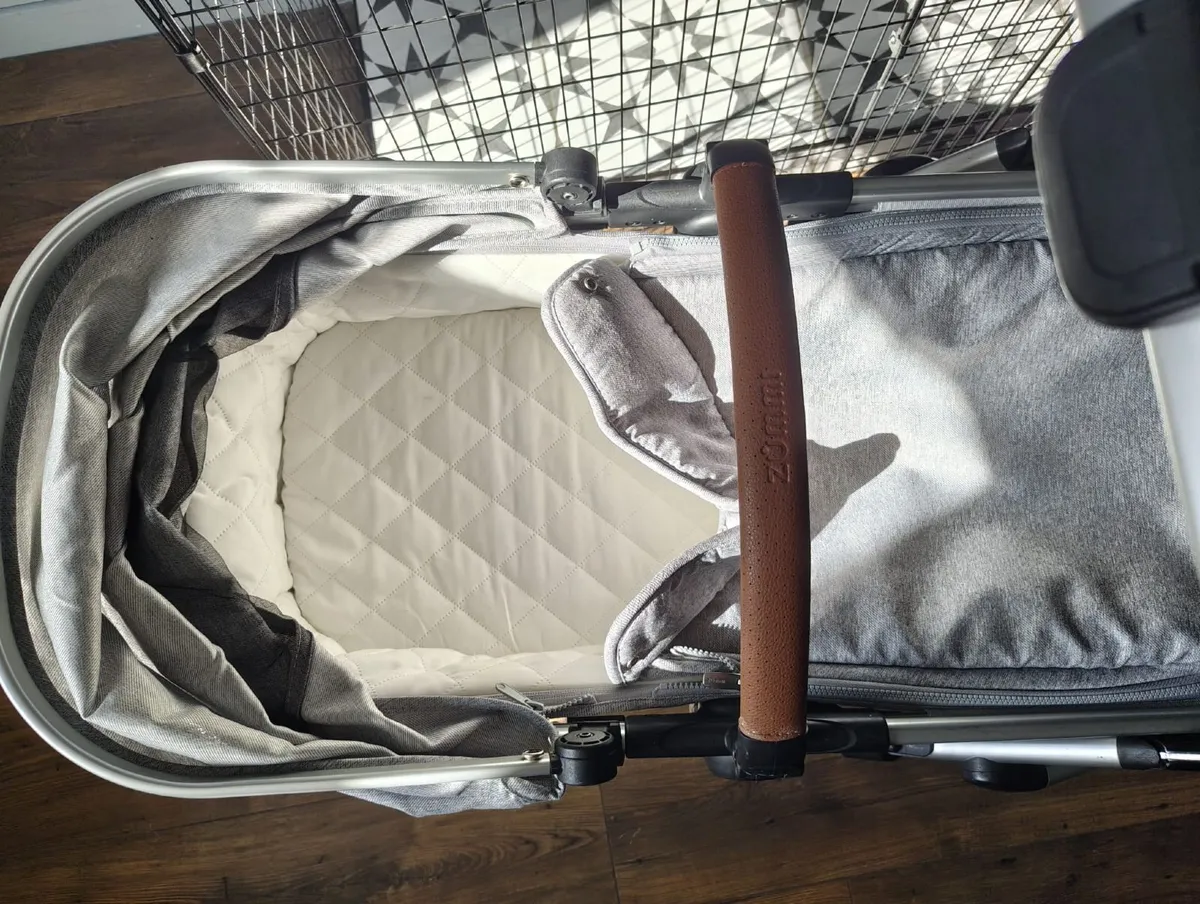 Zummi Halo Travel System and Maxi Cosi Car Seat - Image 4
