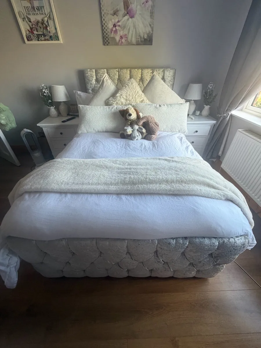 Bed - Image 1
