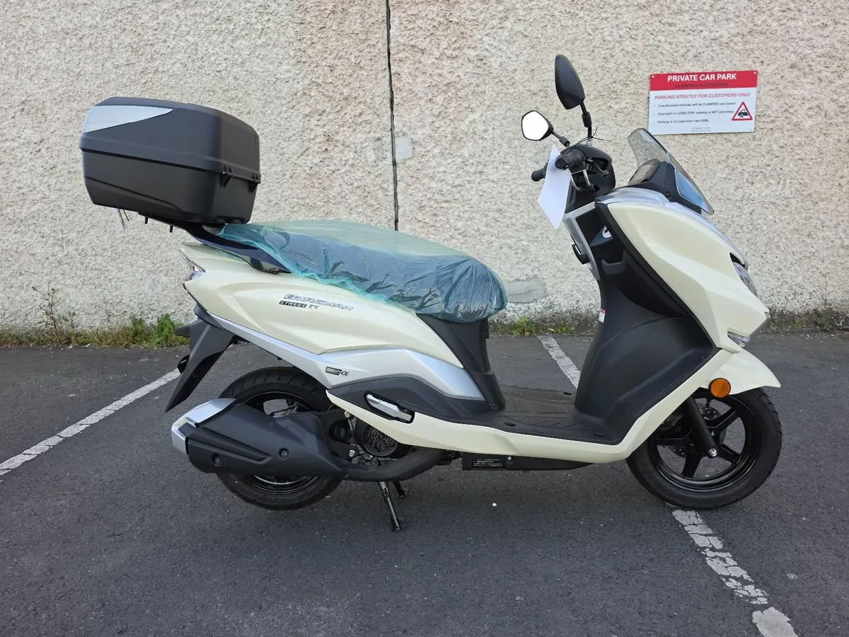 Suzuki Burgman 125 - Image 1