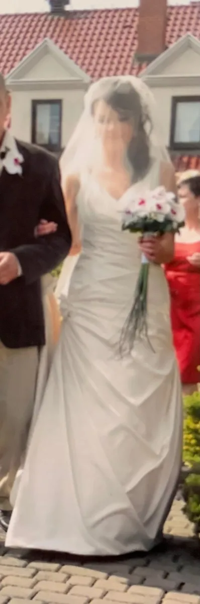 Wedding dress - Image 2