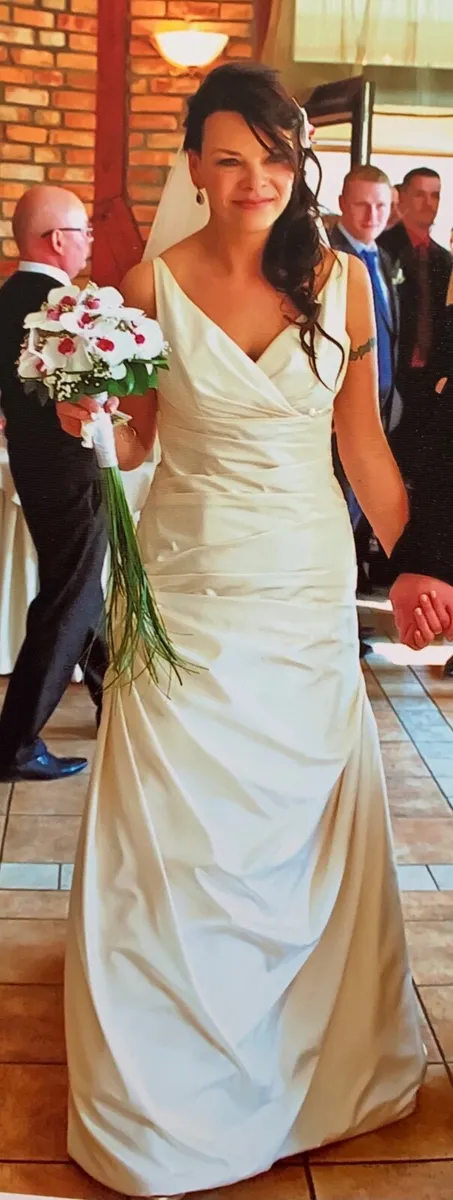 Wedding dress - Image 1