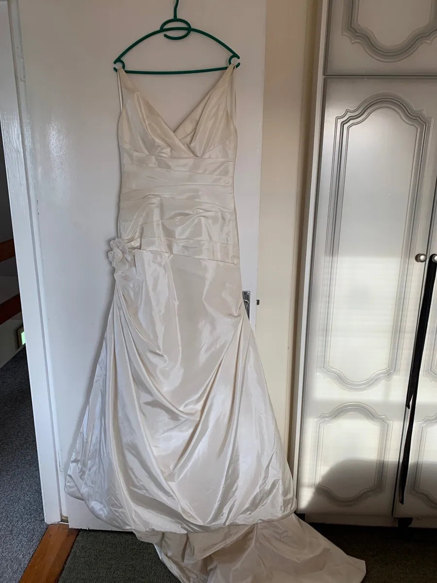 Wedding dress - Image 4