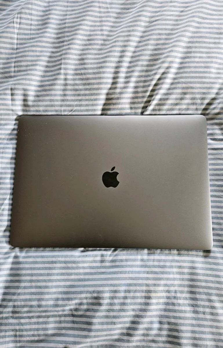 Apple Macbook Pro 15' (2018) i7 256gb SSD 16GB RAM - Image 2