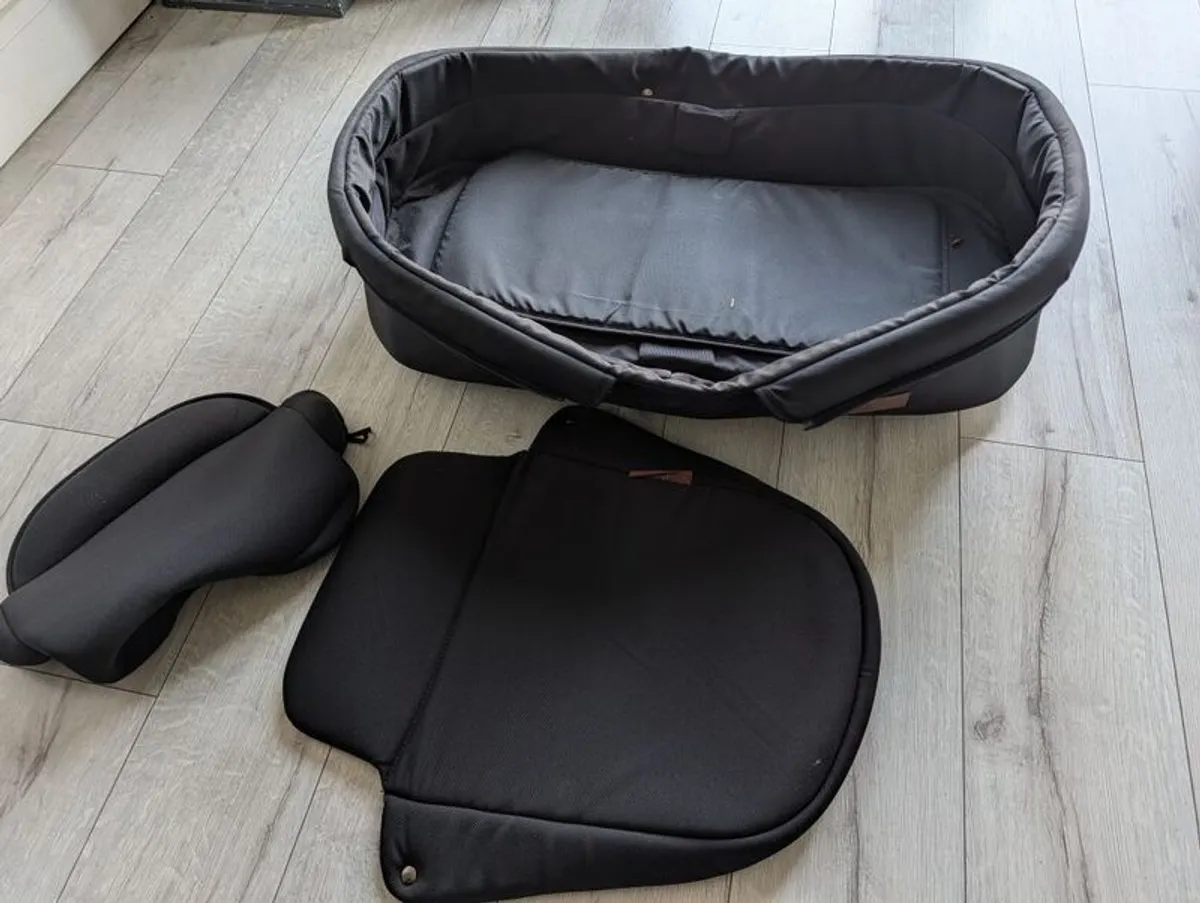 Ickle Bubba Stomp v4 Special Edition All in One Travel System with Isofix - Image 2