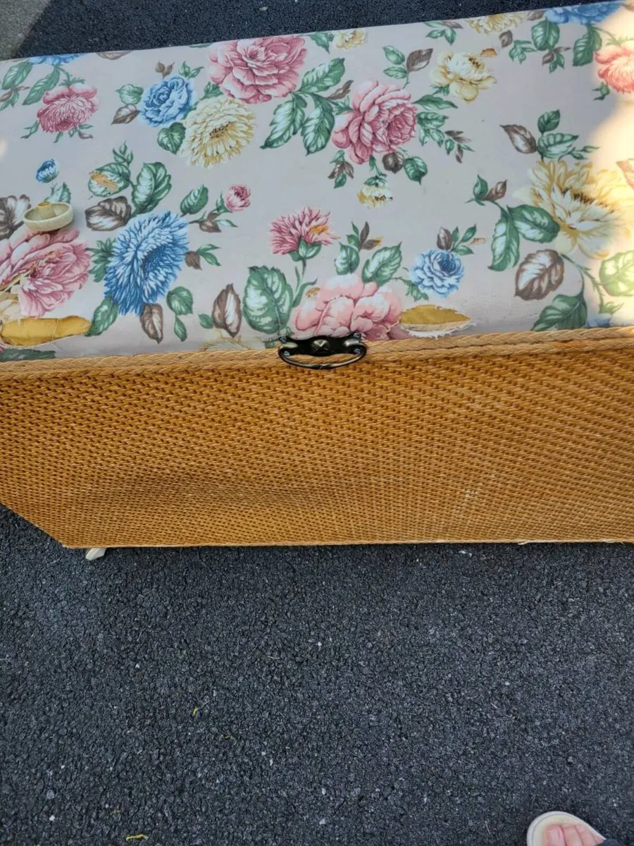 Wicker ottoman - Image 4