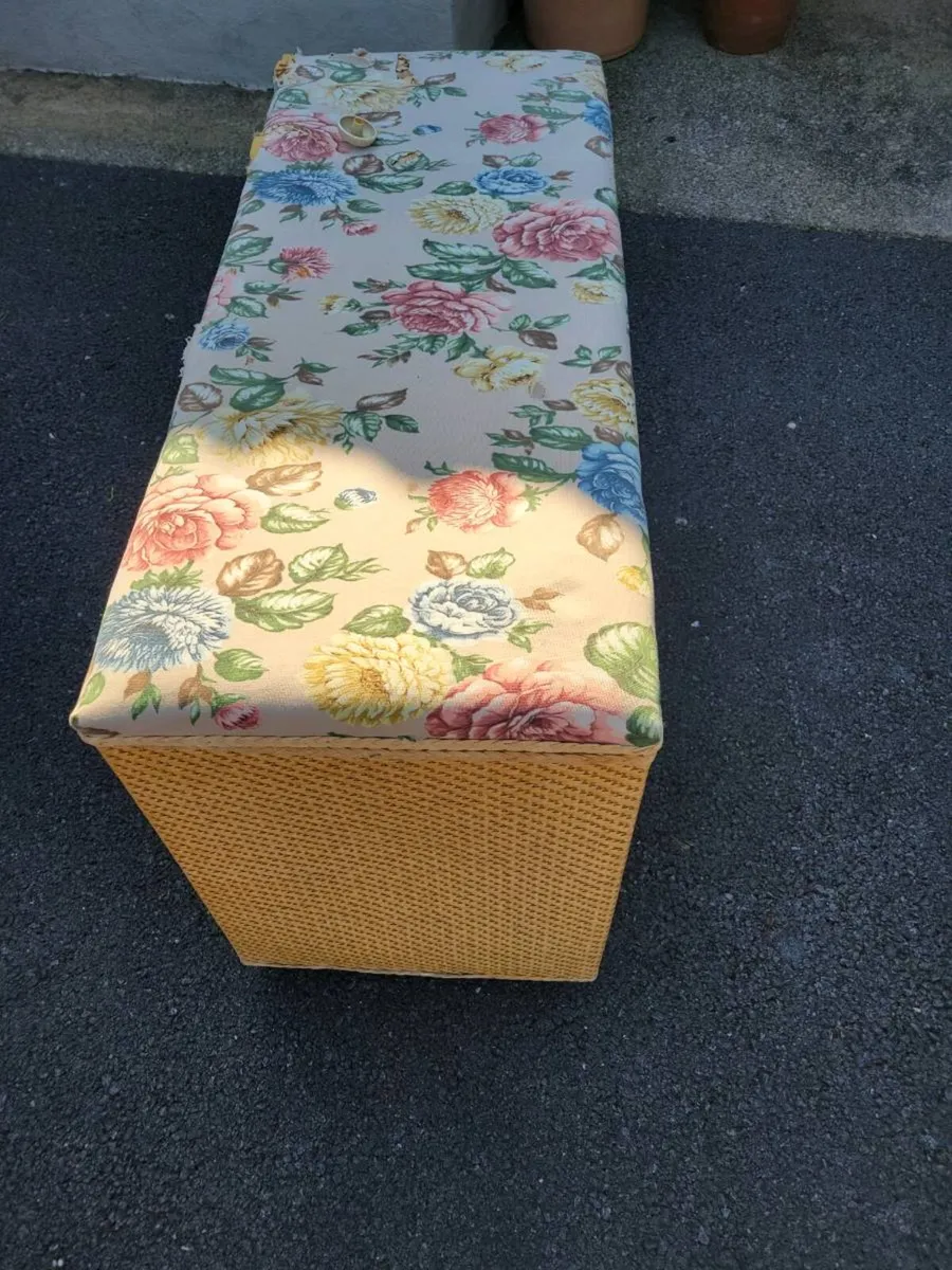 Wicker ottoman - Image 1