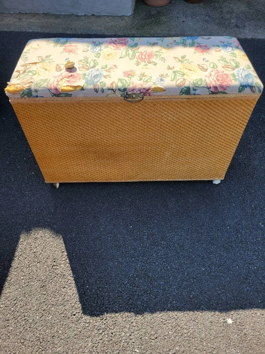 Wicker ottoman - Image 3