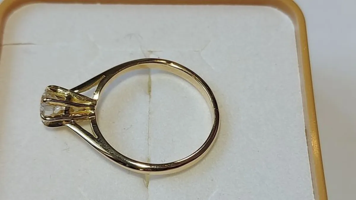 0.55ct VS1 Natural Diamond 18K Gold Ring AIG Cert - Image 4