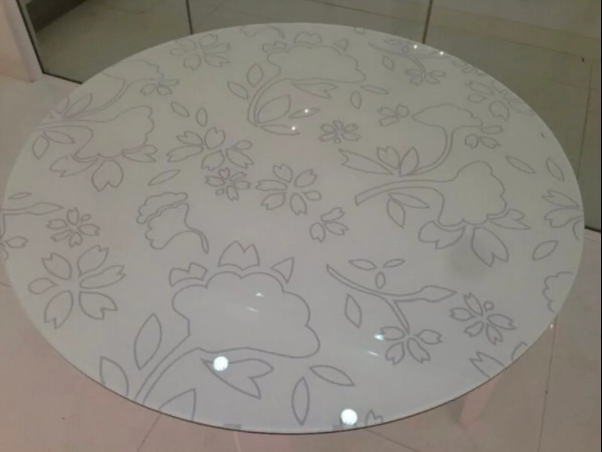White glass top Poroda Table - Image 2
