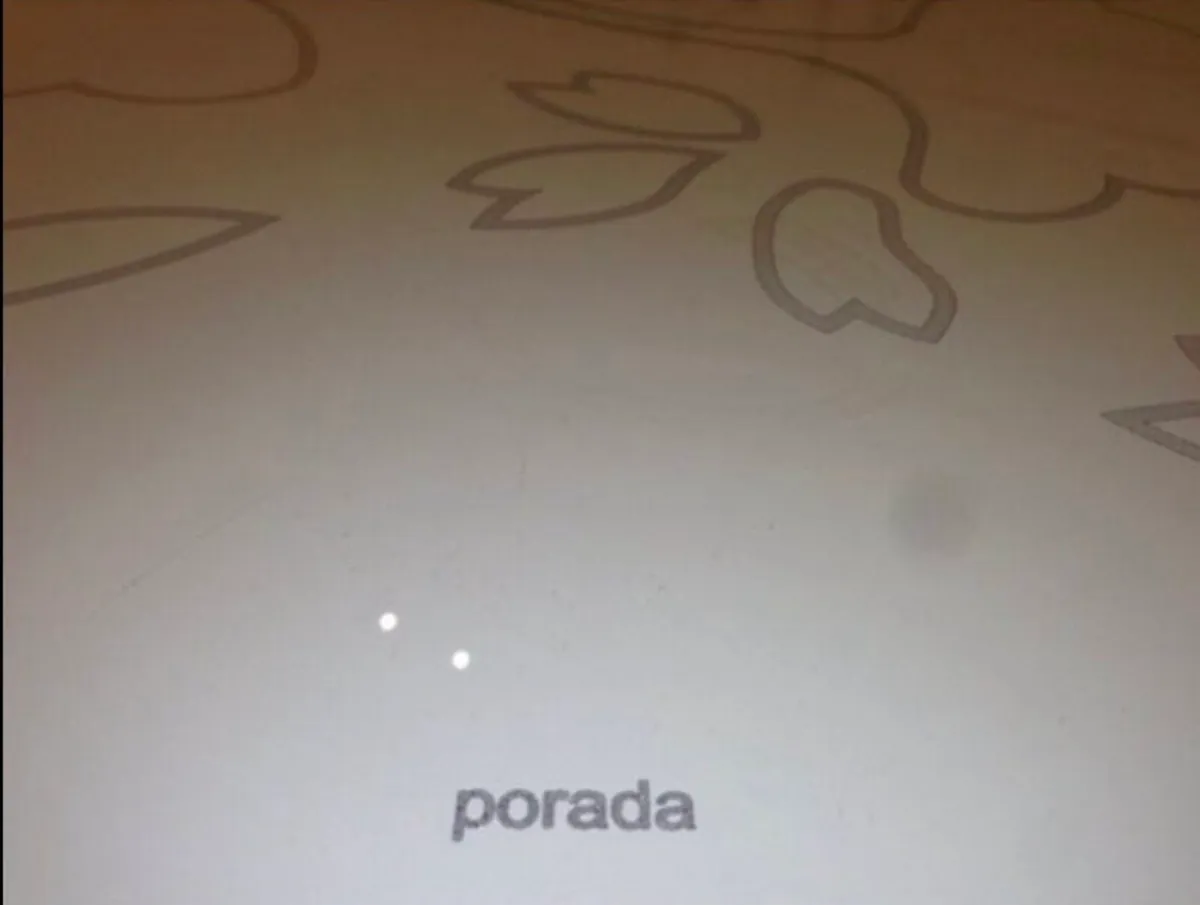 White glass top Poroda Table - Image 3