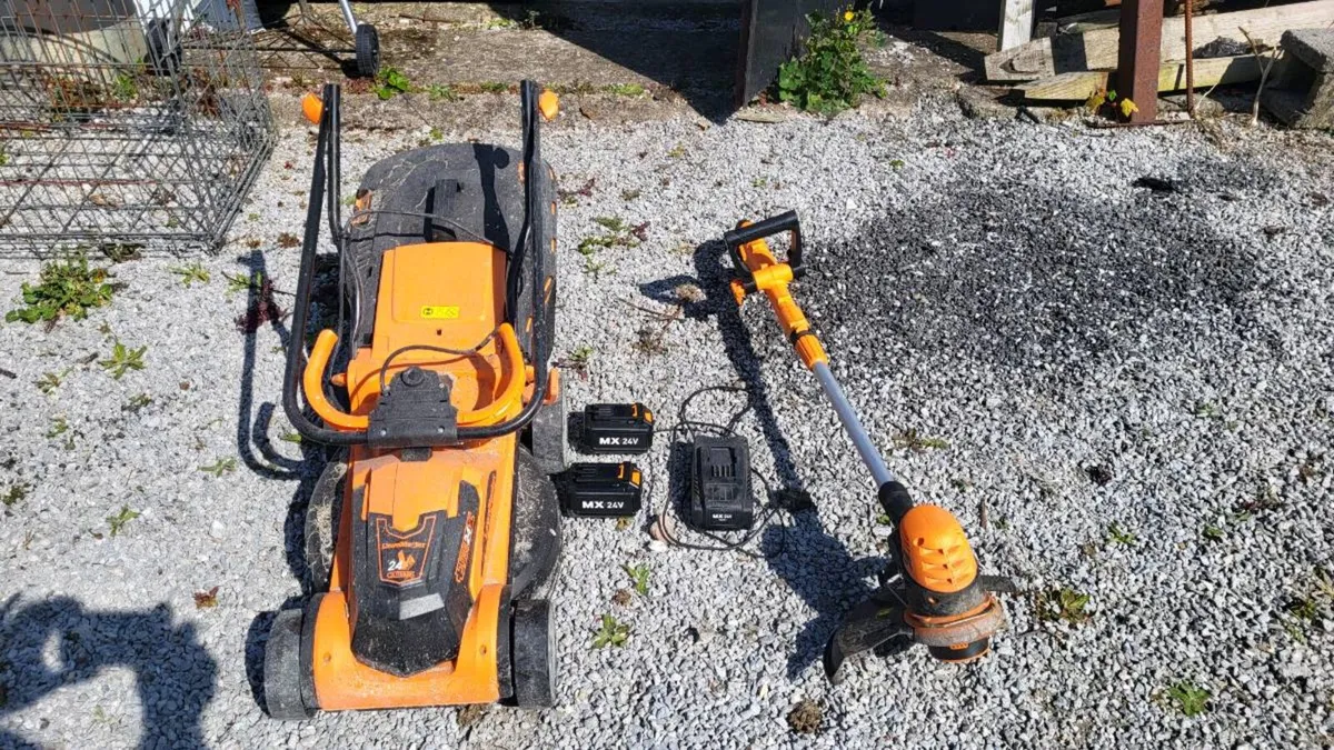 Electric lawn mower & strimmer - Image 3
