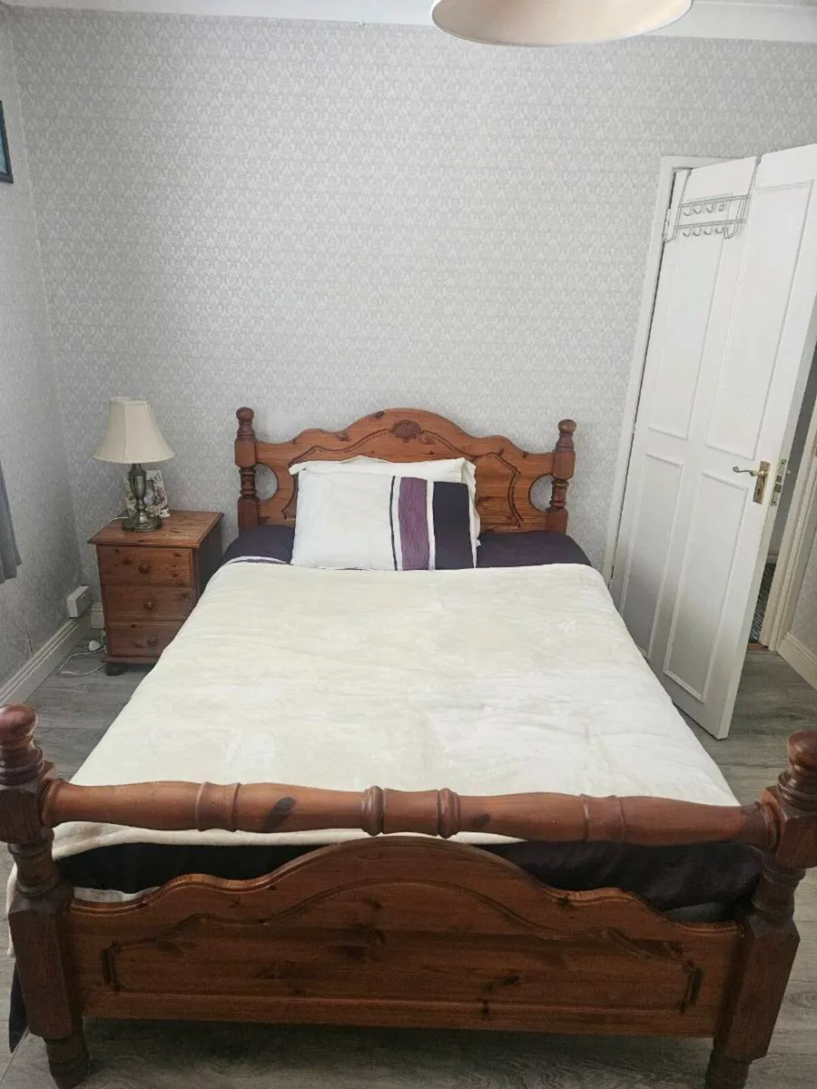 Bedroom furniture - Image 1