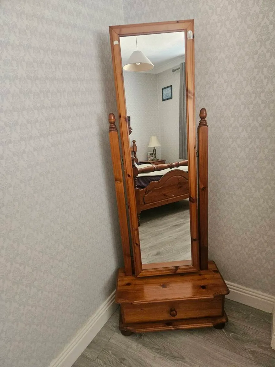 Bedroom furniture - Image 4