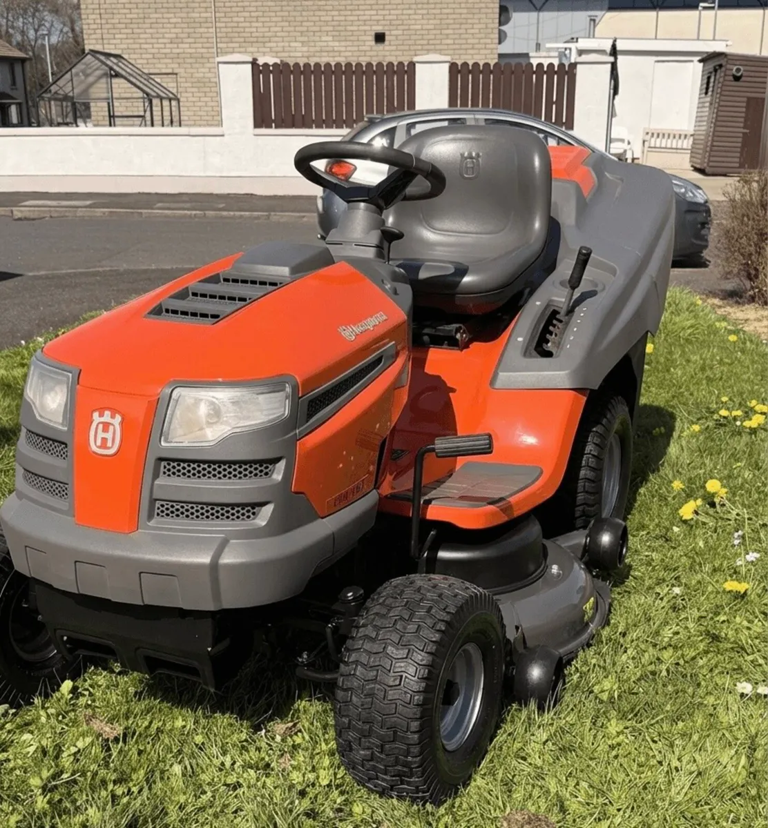 Ride on mower - Image 2