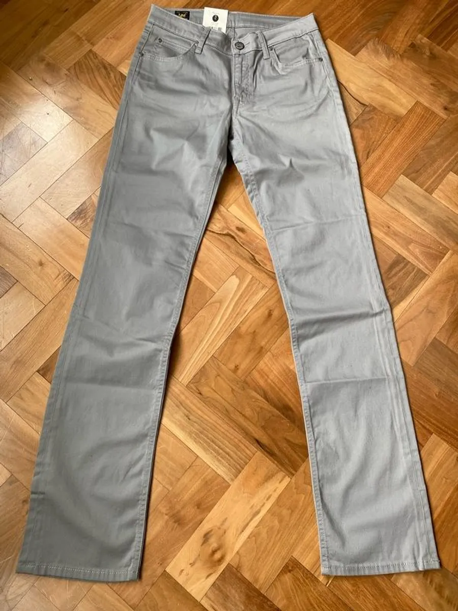 3 pairs of Lee Jeans women's 28"waist 33"leg - Image 2