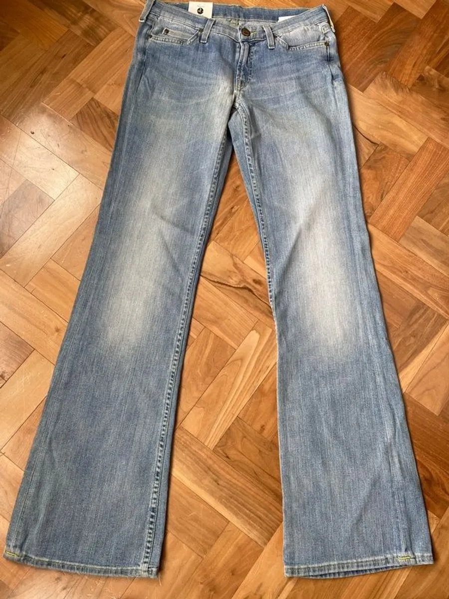 3 pairs of Lee Jeans women's 28"waist 33"leg - Image 4