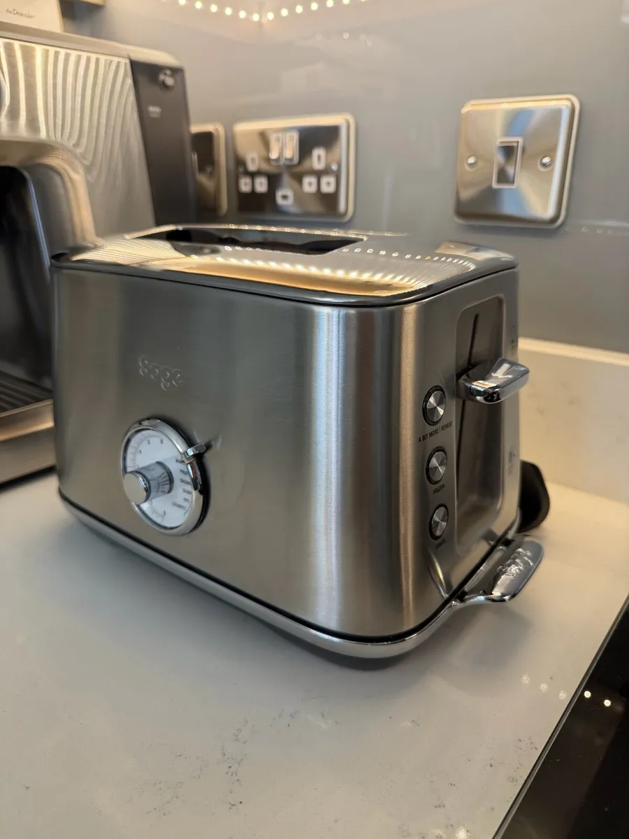 Sage the Toast Select Luxe toaster - Image 1