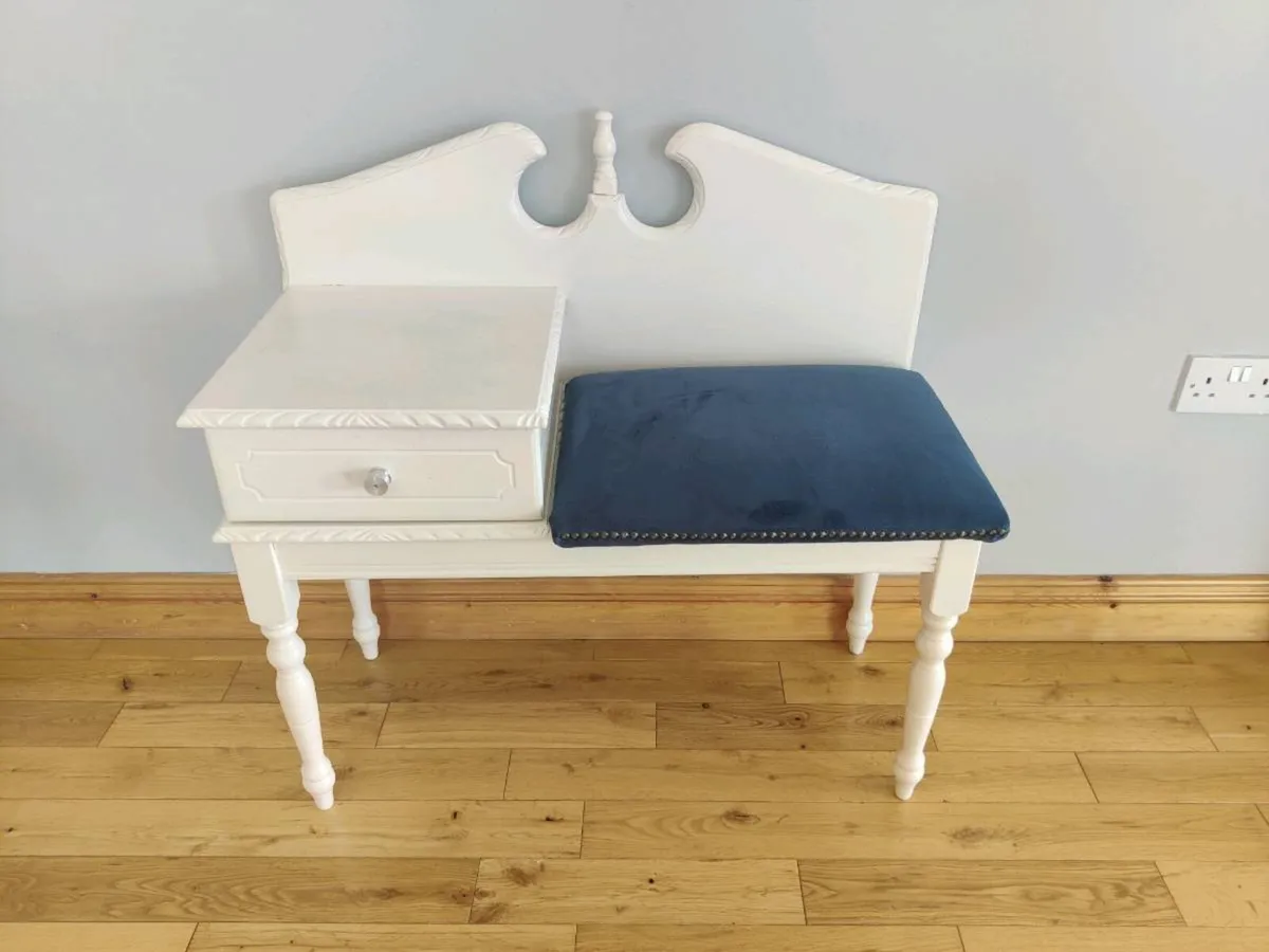 White vintage-style dressing table