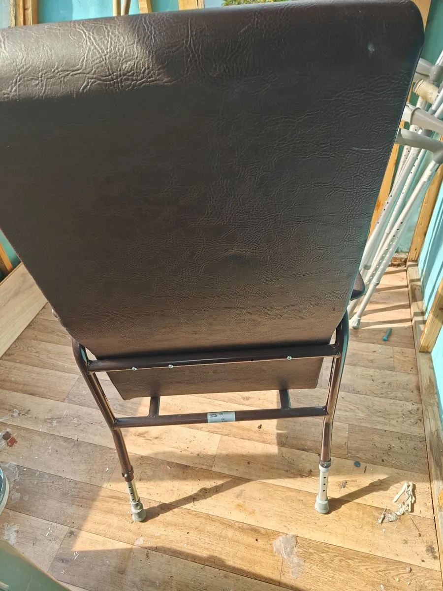 Free orthopedic chair - Image 1
