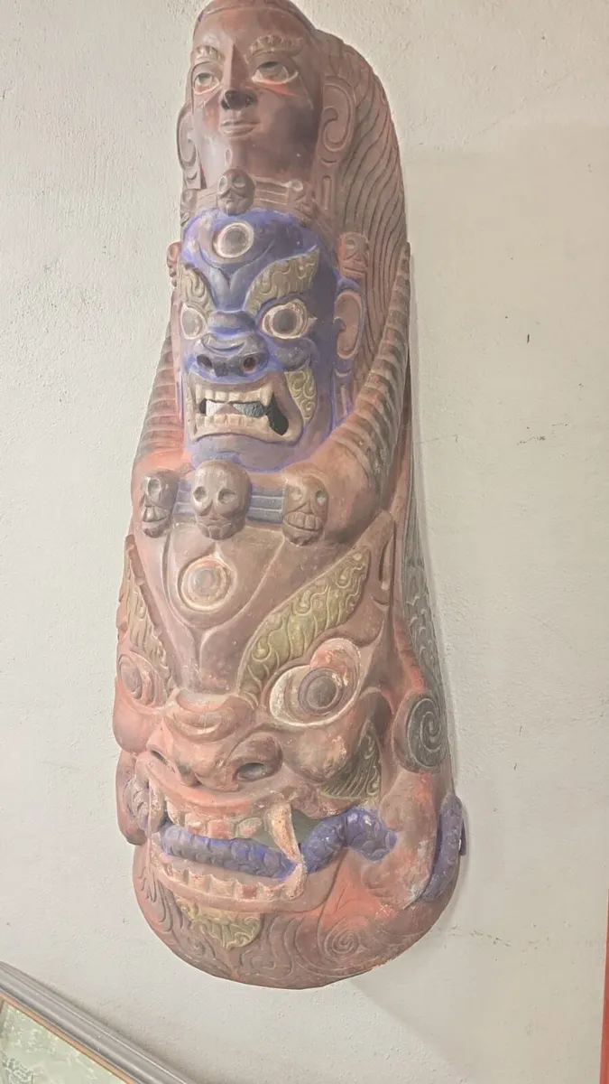 Large vintage Indonesian carved wooden mask - Image 3