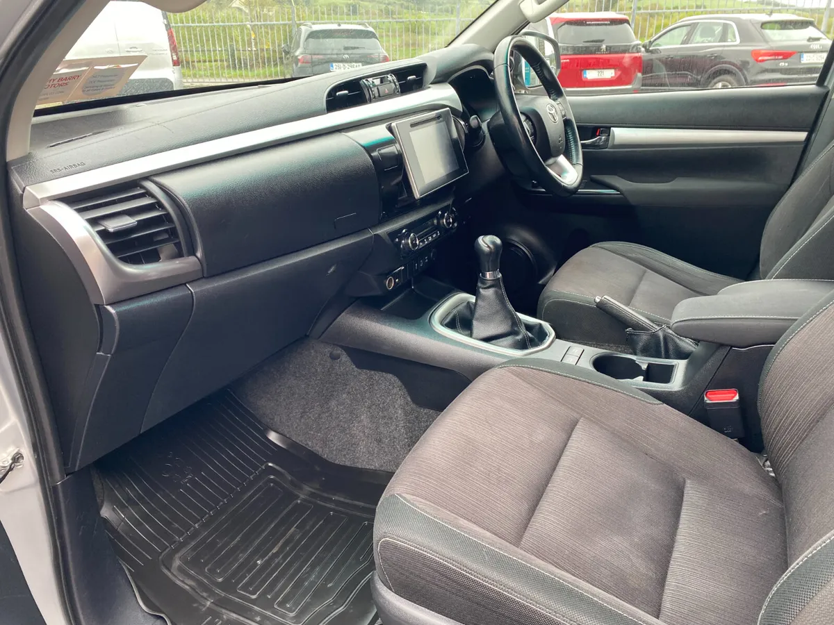 2018 Toyota Hilux DOUBLE CAB SR5 4DR DREW - Image 4