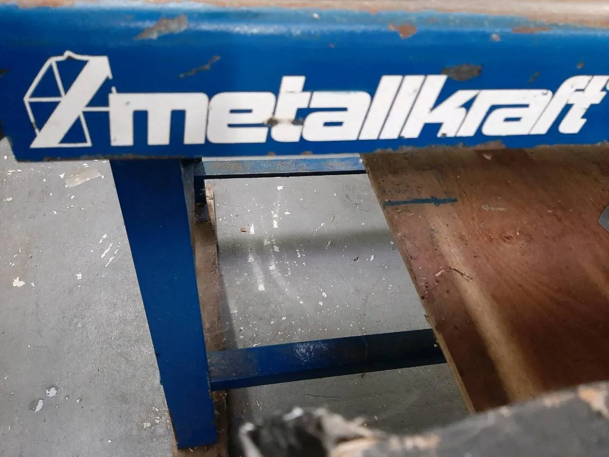 Sheet metal guillotine - Image 1