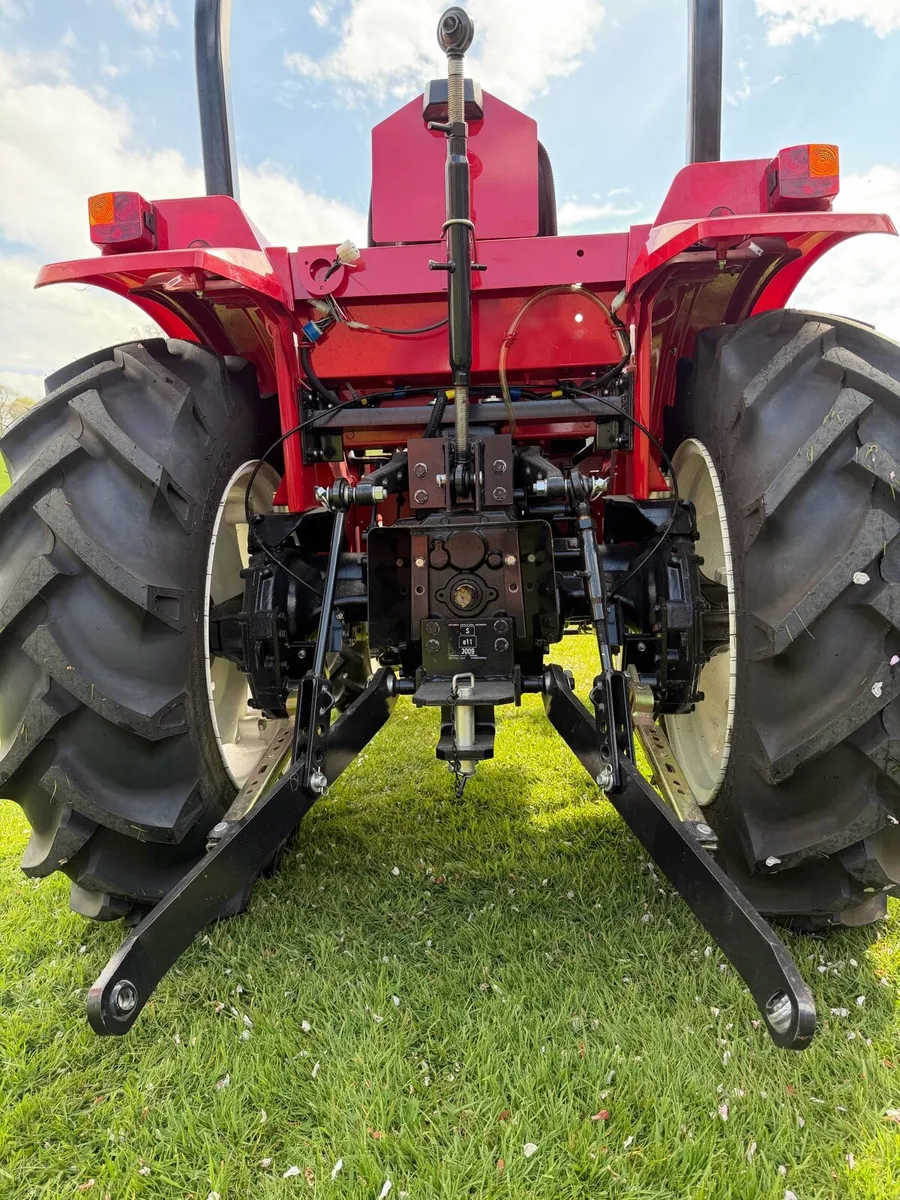 Mitsubishi MTU26 tractor - Image 4