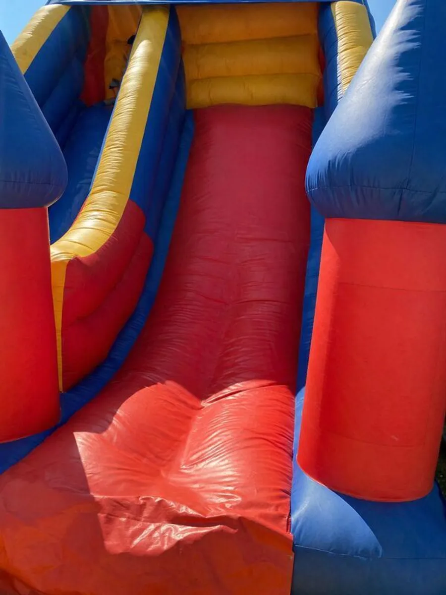 Bouncy castle - Image 2