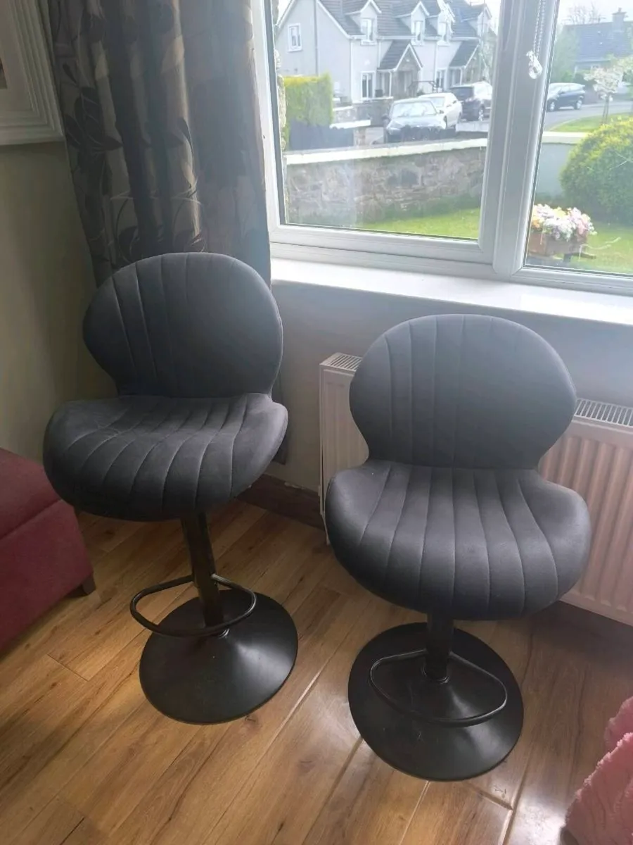 2 breakfast bar stools - Image 2