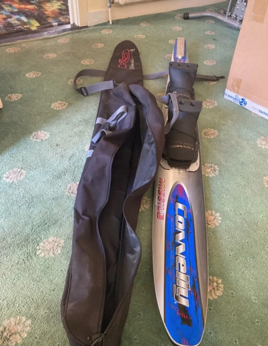 Connelly Missile Waterskis - With Bindings - Image 1