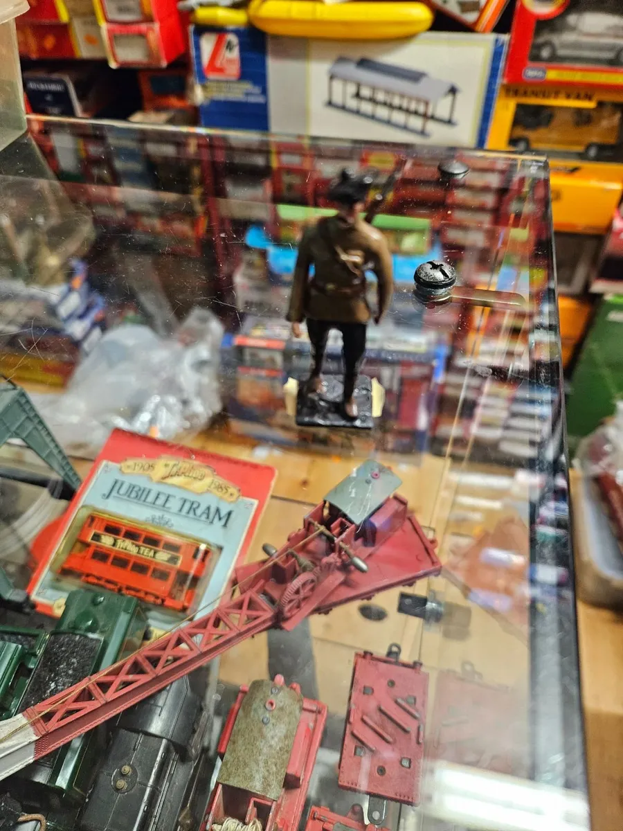 Vintage Cast Soldier Black and Tan Figure Ireland - Image 2