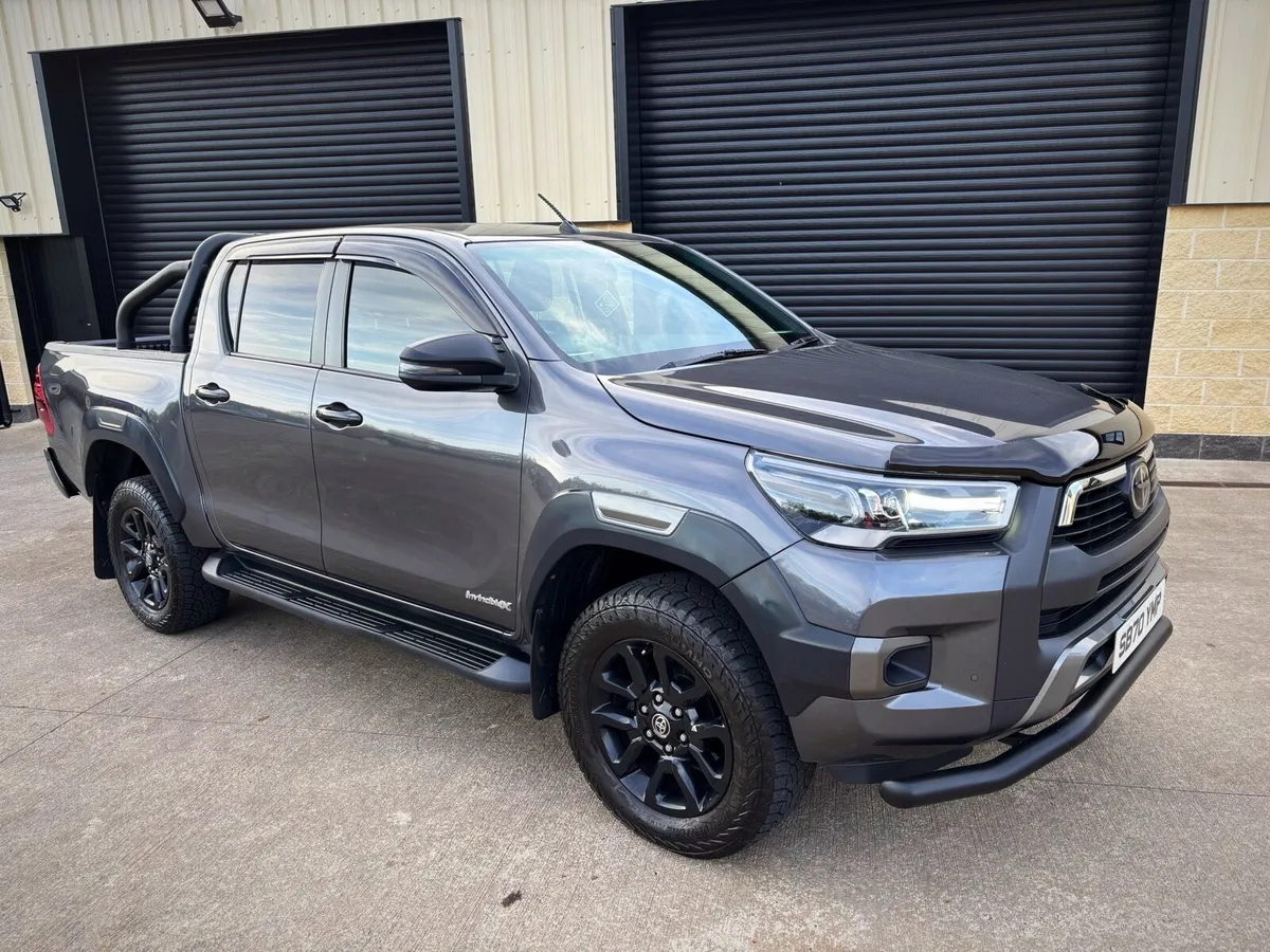 2021 TOYOTA HILUX 2.8 D4D INVINCIBLE X AUTO - Image 3