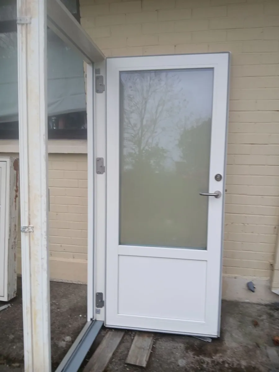 Aluclad tripled glazed door - Image 4