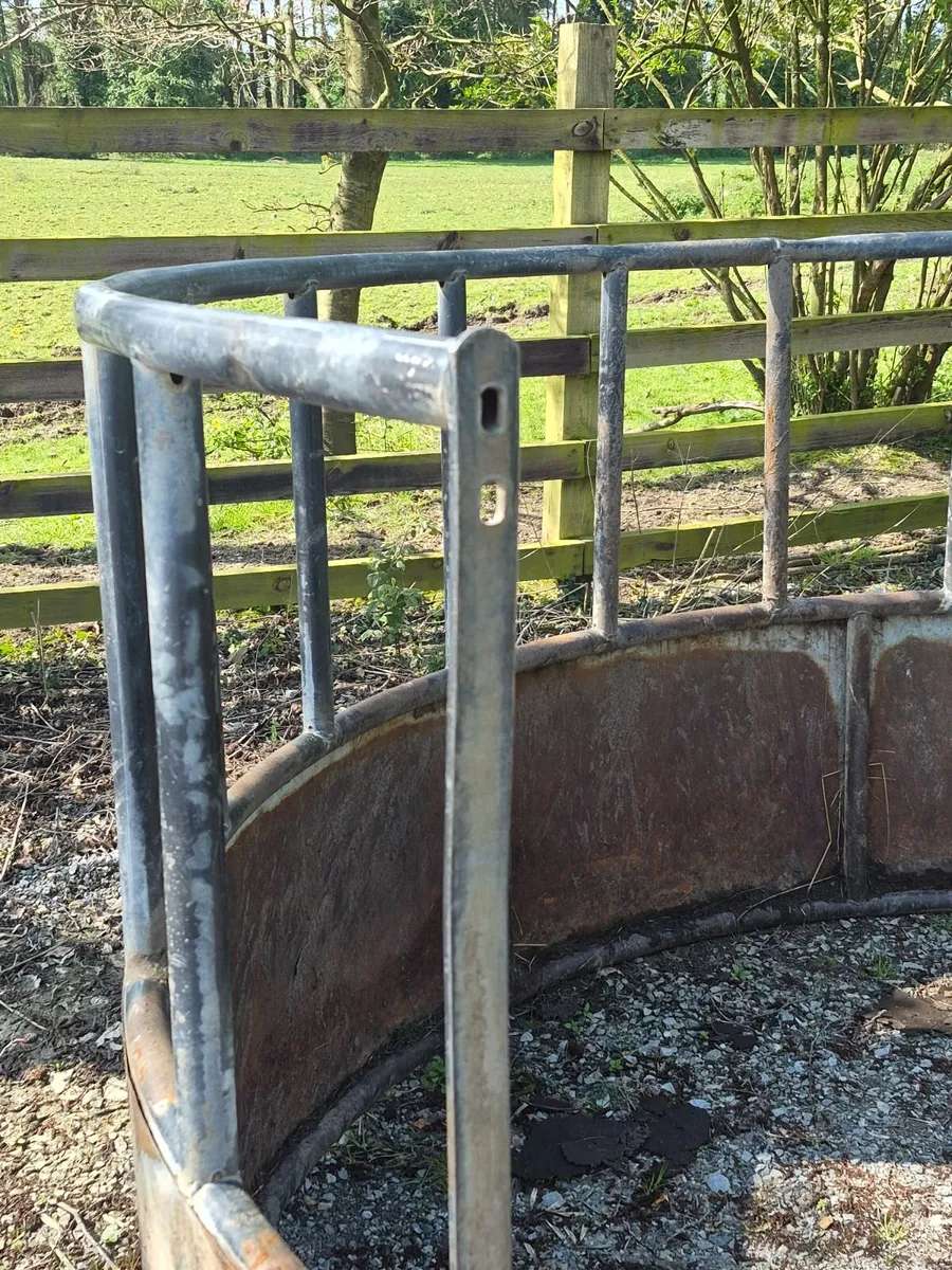 Round feeder - Image 1