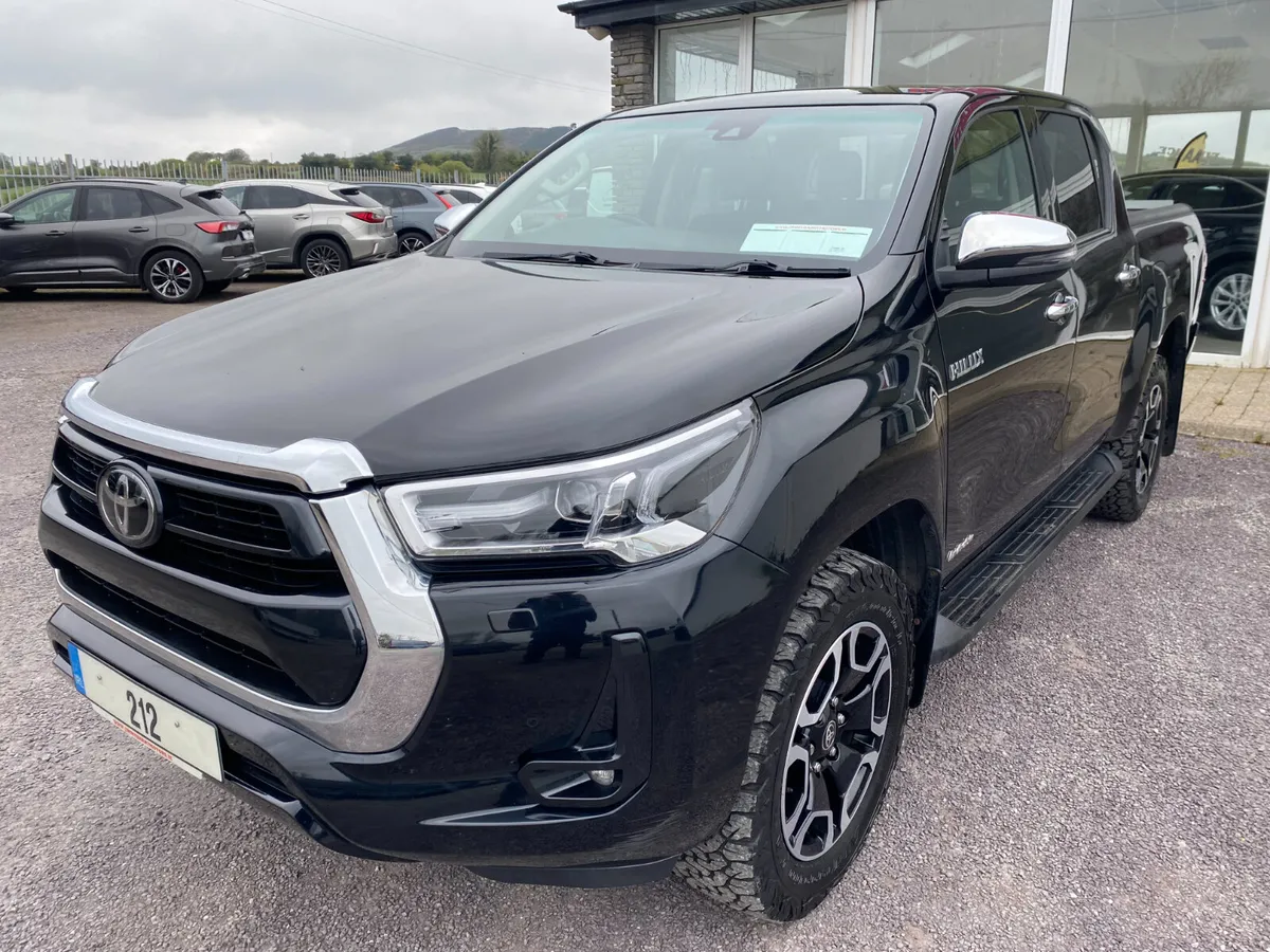 2022 Toyota Hilux INVINCIBLE D-4D 4WD DCB - Image 3