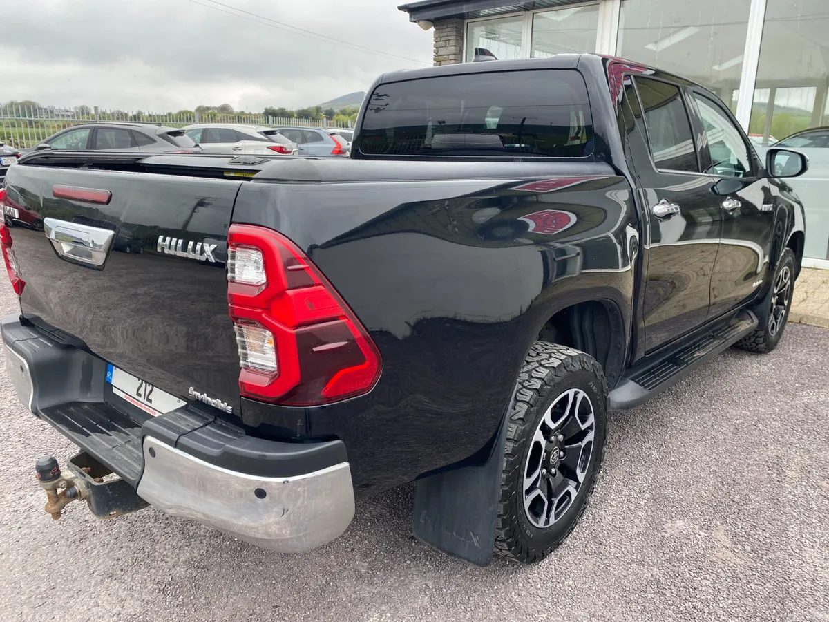 2022 Toyota Hilux INVINCIBLE D-4D 4WD DCB - Image 4