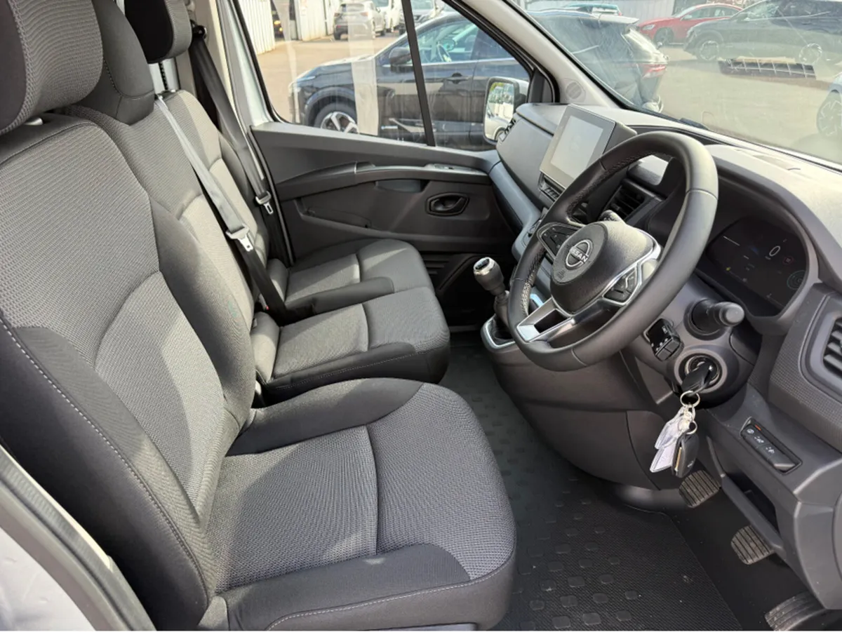 Nissan Primastar Free Towbar or Ply LWB SV PREMIUM - Image 3